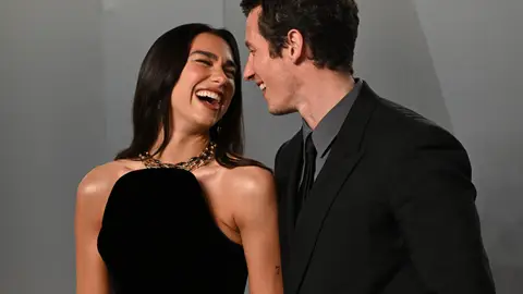Dua Lipa y Callum Turner en la fiesta Vanity Fair de los Premios Oscar 2026 Dua Lipa y Callum Turner en la fiesta Vanity Fair de los Premios Oscar 2026