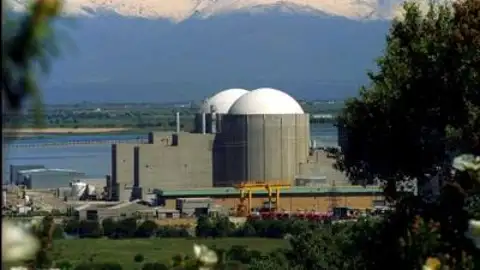 Más de 50 organizaciones exigen el cierre de Almaraz y alertan de que prorrogar su uso costaría 3.800 millones de euros Más de 50 organizaciones exigen el cierre de Almaraz y alertan de que prorrogar su uso costaría 3.800 millones de euros