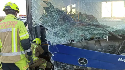 Autobús accidentado este sábado Autobús accidentado este sábado