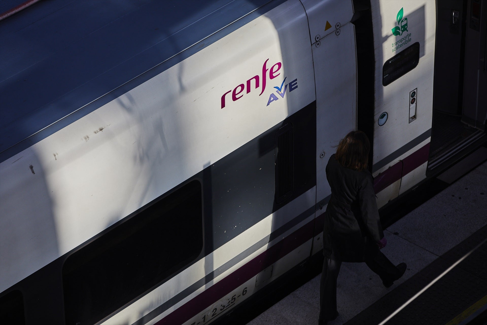 Adif retrasa a finales de abril la reapertura total de la línea de AVE Madrid- Málaga Adif retrasa a finales de abril la reapertura total de la línea de AVE Madrid- Málaga