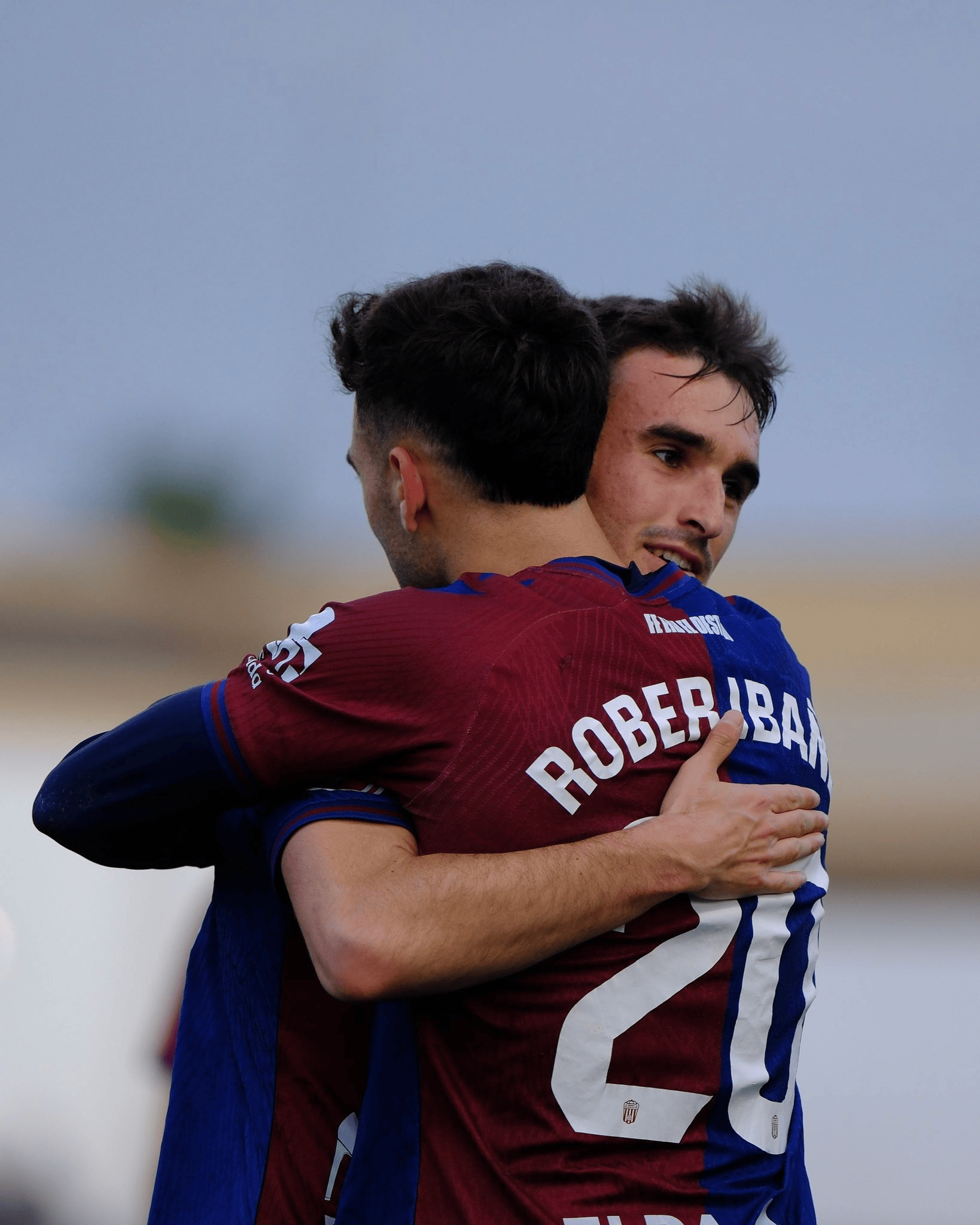 El Eldense se abona a las goleadas y recorta dos puntos al líder El Eldense se abona a las goleadas y recorta dos puntos al líder