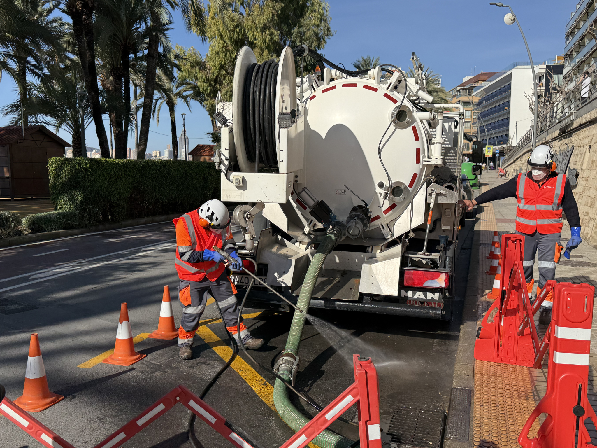 Benidorm y Veolia invierten más de 13 millones de euros en la renovación y el mantenimiento de la red de alcantarillado Benidorm y Veolia invierten más de 13 millones de euros en la renovación y el mantenimiento de la red de alcantarillado