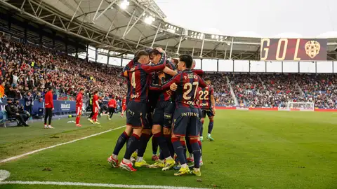 El Levante UD necesita ganar al Rayo para mantener viva la llama de la permanencia: así llega el conjunto granota El Levante UD necesita ganar al Rayo para mantener viva la llama de la permanencia: así llega el conjunto granota