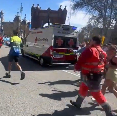 Polémica en la maratón de Barcelona: cuando vale más una marca que una emergencia médica Polémica en la maratón de Barcelona: cuando vale más una marca que una emergencia médica