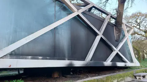 Arden unos colchones bajo la cafetería Ferradura de la Alameda de Santiago Arden unos colchones bajo la cafetería Ferradura de la Alameda de Santiago