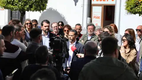 González Andrade deja la carrera de las Primarias Socialistas y se integra en el proyecto de Sánchez Cotrina González Andrade deja la carrera de las Primarias Socialistas y se integra en el proyecto de Sánchez Cotrina