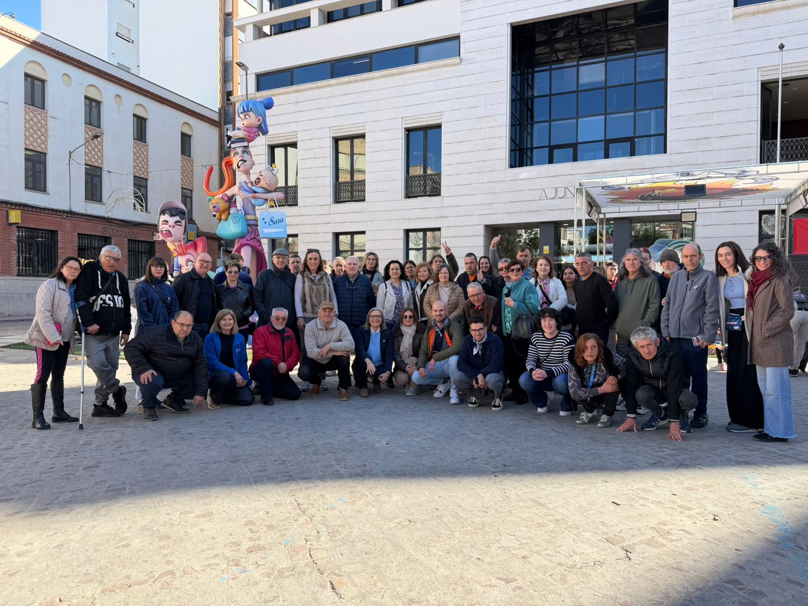La UNED Sénior Burriana organiza una ruta técnica para conocer el proceso creativo de los monumentos falleros La UNED Sénior Burriana organiza una ruta técnica para conocer el proceso creativo de los monumentos falleros