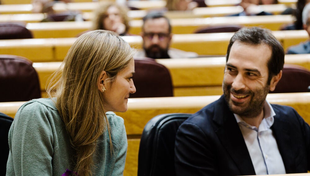 Sara Aagesen y Carlos Cuerpo, durante un pleno en el Senado.