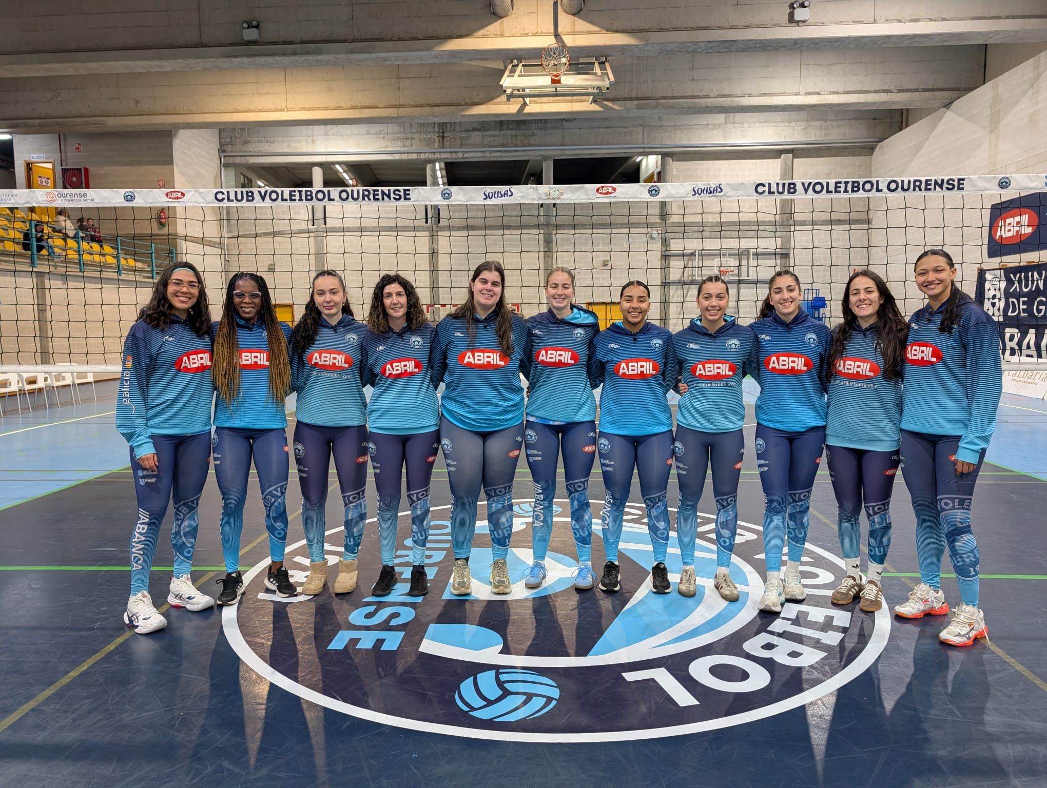 El Aceites Abril Voleyourense cae ante Torrelavega en el último partido de la temporada El Aceites Abril Voleyourense cae ante Torrelavega en el último partido de la temporada