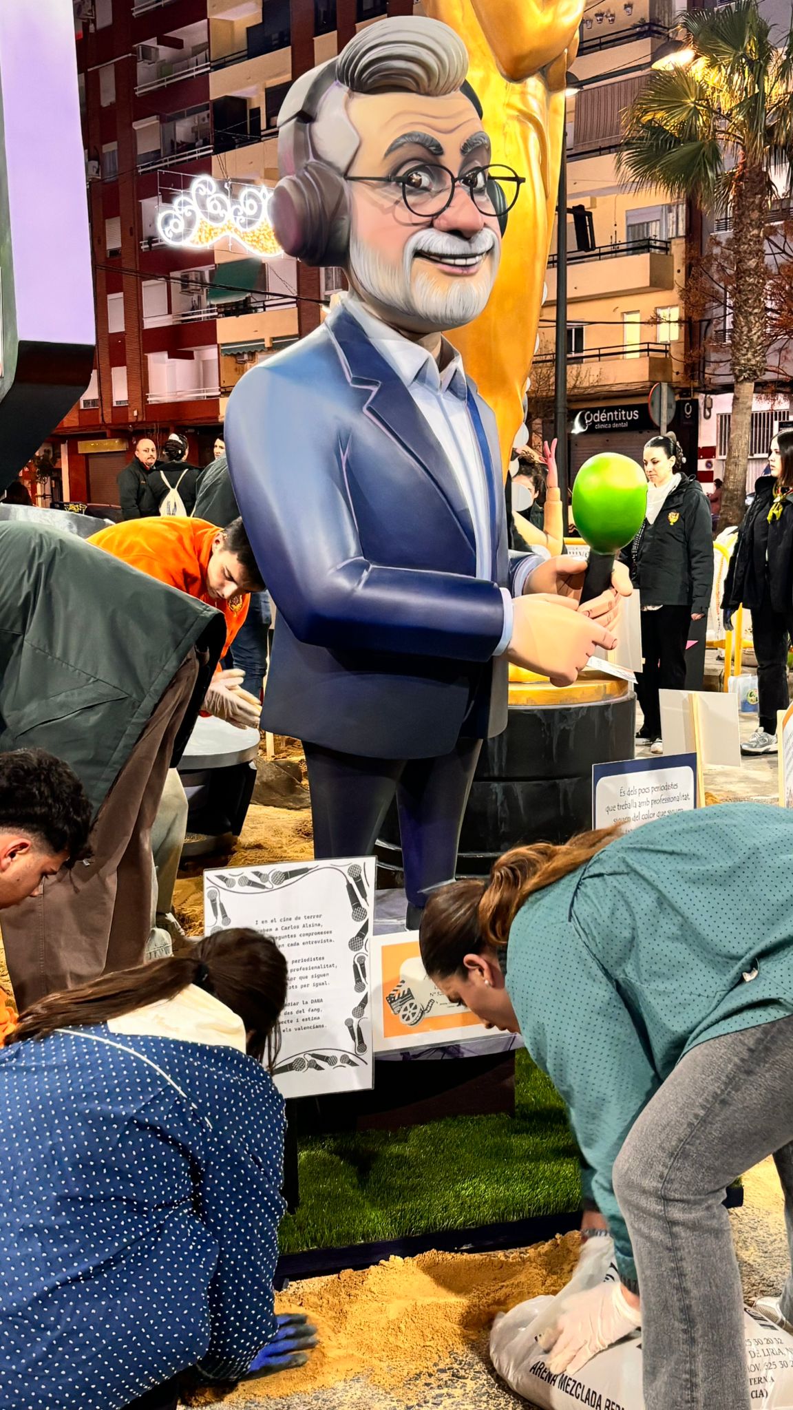 Carlos Alsina arderá en las Fallas de Valencia porque su ninot no ha sido indultado: "Es un honor que te quemen" Carlos Alsina arderá en las Fallas de Valencia porque su ninot no ha sido indultado: "Es un honor que te quemen"