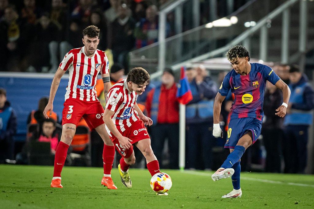 Julián Alvarez y Lamine Yamal durante la vuelta de la semifinales de Copa Julián Alvarez y Lamine Yamal durante la vuelta de la semifinales de Copa