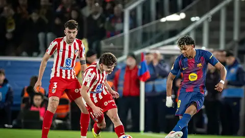 Julián Alvarez y Lamine Yamal durante la vuelta de la semifinales de Copa Julián Alvarez y Lamine Yamal durante la vuelta de la semifinales de Copa