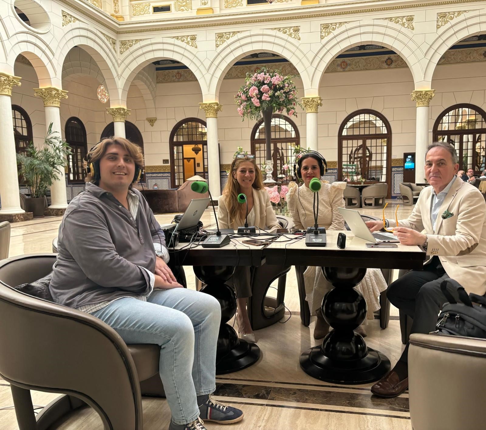 Más de Uno desde el Gran Hotel Miramar con motivo del centenario del emblemático edificio Más de Uno desde el Gran Hotel Miramar con motivo del centenario del emblemático edificio