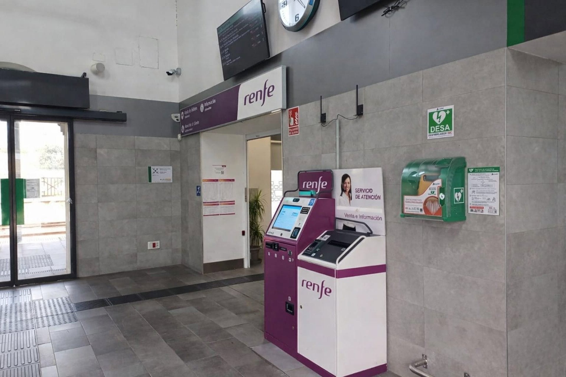 Renfe instala máquinas de atención personalizada en las estaciones de Cáceres, Plasencia, Mérida y Badajoz Renfe instala máquinas de atención personalizada en las estaciones de Cáceres, Plasencia, Mérida y Badajoz