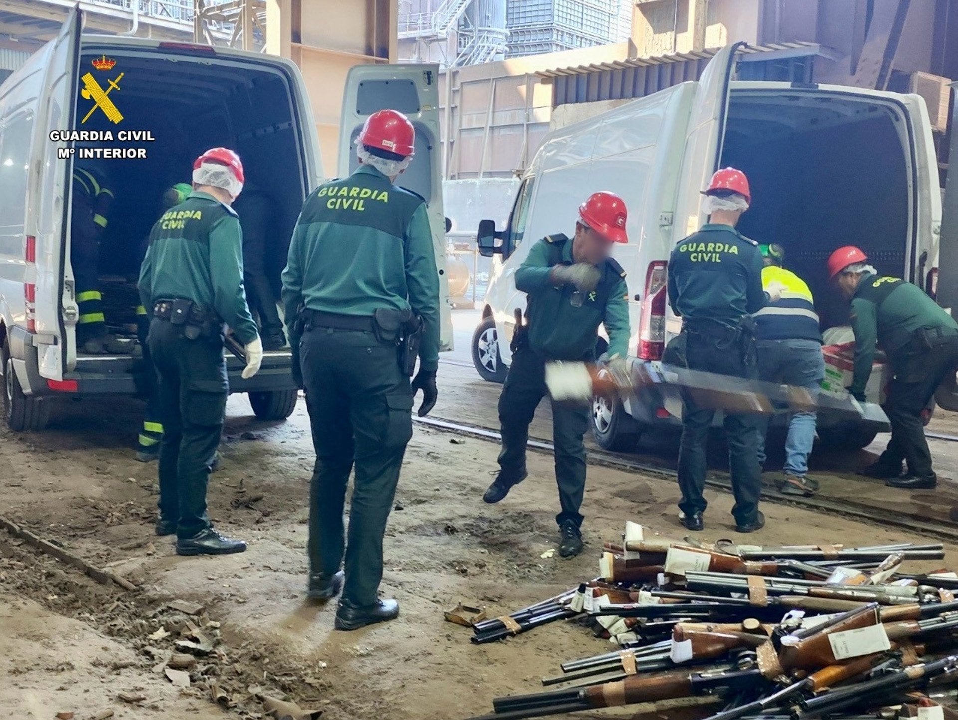 La Guardia Civil destruye más de 800 armas a petición de sus titulares o por orden judicial La Guardia Civil destruye más de 800 armas a petición de sus titulares o por orden judicial