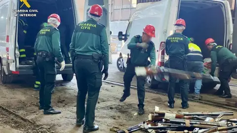La Guardia Civil destruye más de 800 armas a petición de sus titulares o por orden judicial La Guardia Civil destruye más de 800 armas a petición de sus titulares o por orden judicial