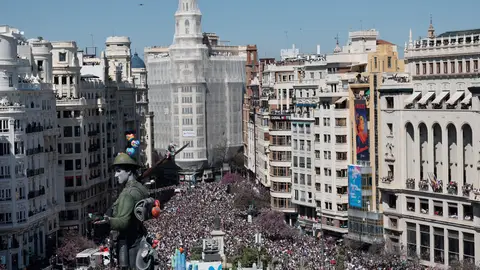 Ambiente en València después de la mascletá. Ambiente en València después de la mascletá.