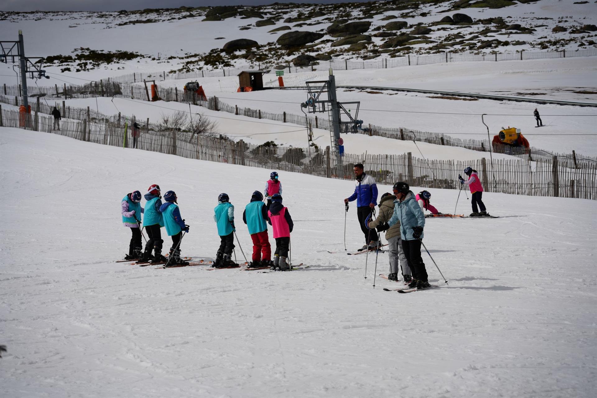 La Diputación de Badajoz acerca la nieve a escolares de la provincia con el Programa de Deportes de Invierno La Diputación de Badajoz acerca la nieve a escolares de la provincia con el Programa de Deportes de Invierno