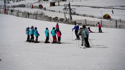 La Diputación de Badajoz acerca la nieve a escolares de la provincia con el Programa de Deportes de Invierno La Diputación de Badajoz acerca la nieve a escolares de la provincia con el Programa de Deportes de Invierno