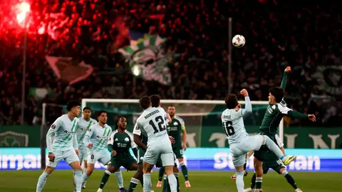 Una instantánea del partido de ida entre Panathinaikos y Betis en Atenas. Una instantánea del partido de ida entre Panathinaikos y Betis en Atenas.