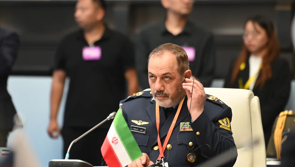 Aziz Nasirzadeh, ministro de Defensa Aziz Nasirzadeh, ministro de Defensa