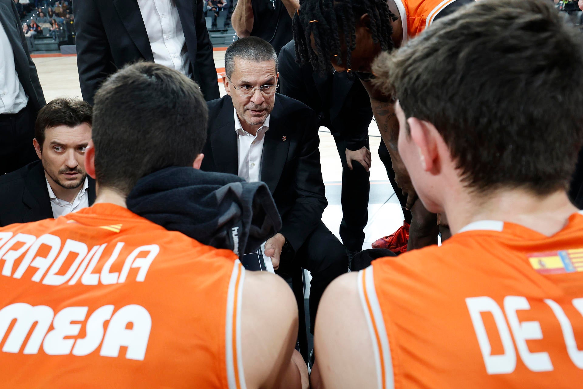 Valencia Basket quiere recuperar el paso y evitarse apuros a costa de los del Barça Valencia Basket quiere recuperar el paso y evitarse apuros a costa de los del Barça