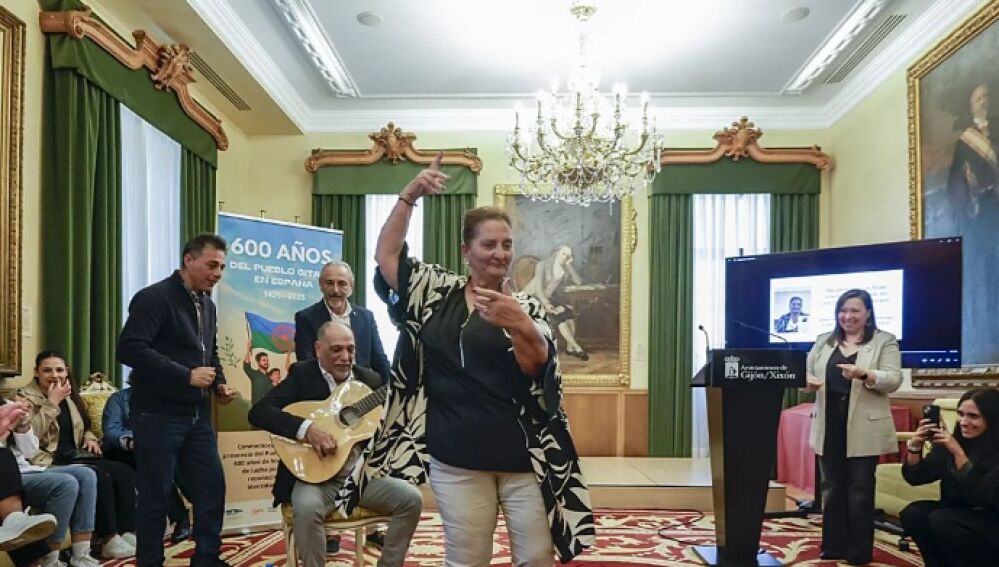 Adela Gabarri en el salón de recepciones del Ayuntamiento de Gijón