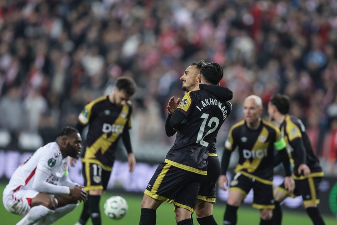 El Rayo se refugia en la fuerza de Vallecas para igualar su listón en Europa El Rayo se refugia en la fuerza de Vallecas para igualar su listón en Europa