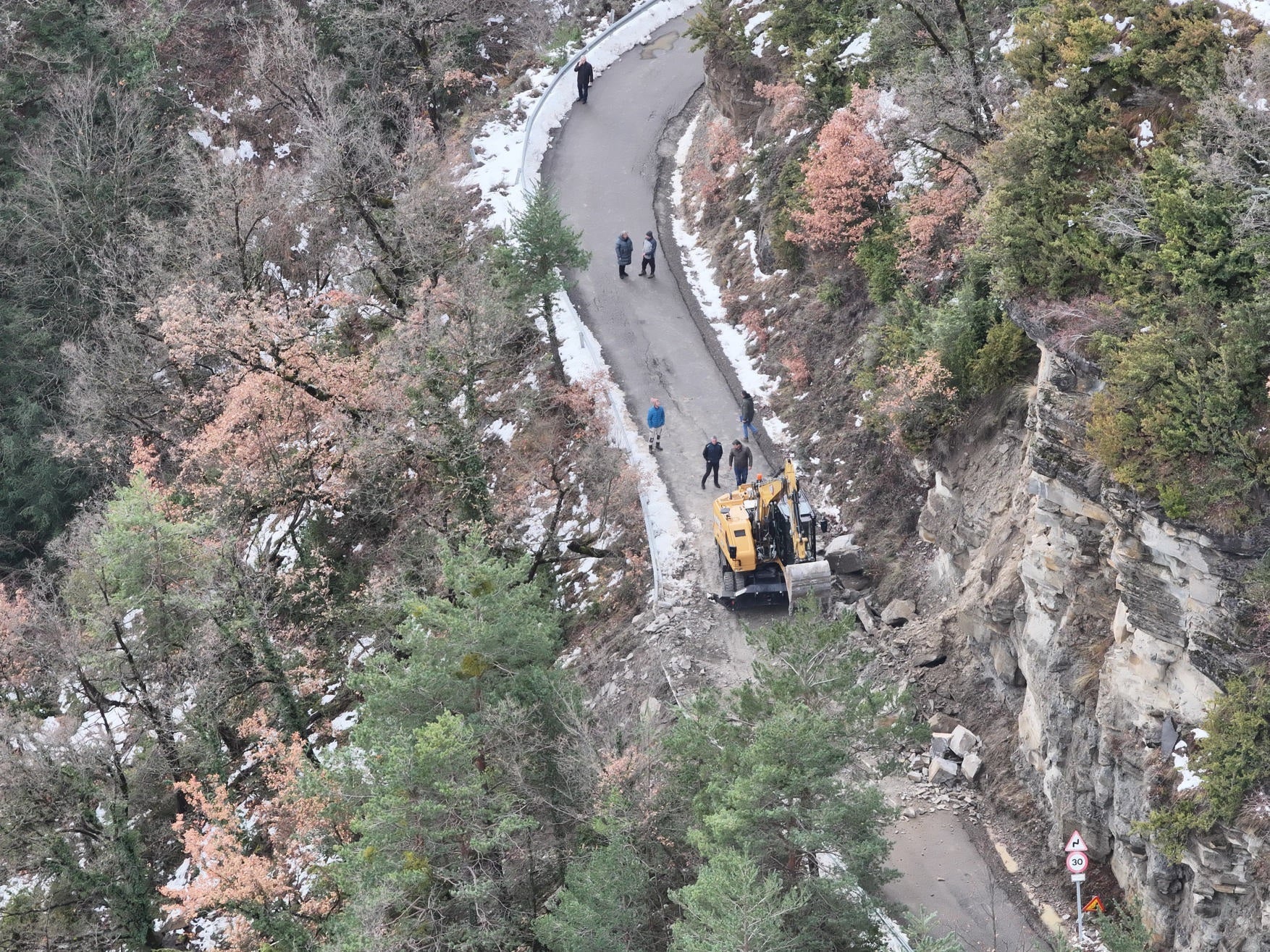 La Diputación de Huesca destina 1'7 millones de euros a mejorar carreteras afectadas por las lluvias La Diputación de Huesca destina 1'7 millones de euros a mejorar carreteras afectadas por las lluvias