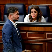 Imagen de la exministra de Igualdad Irene Montero (d) y el portavoz de ERC en el Congreso, Gabriel Rufián (i), durante un pleno del Congreso en septiembre de 2022./ EFE/ Fernando Villar Imagen de la exministra de Igualdad Irene Montero (d) y el portavoz de ERC en el Congreso, Gabriel Rufián (i), durante un pleno del Congreso en septiembre de 2022./ EFE/ Fernando Villar