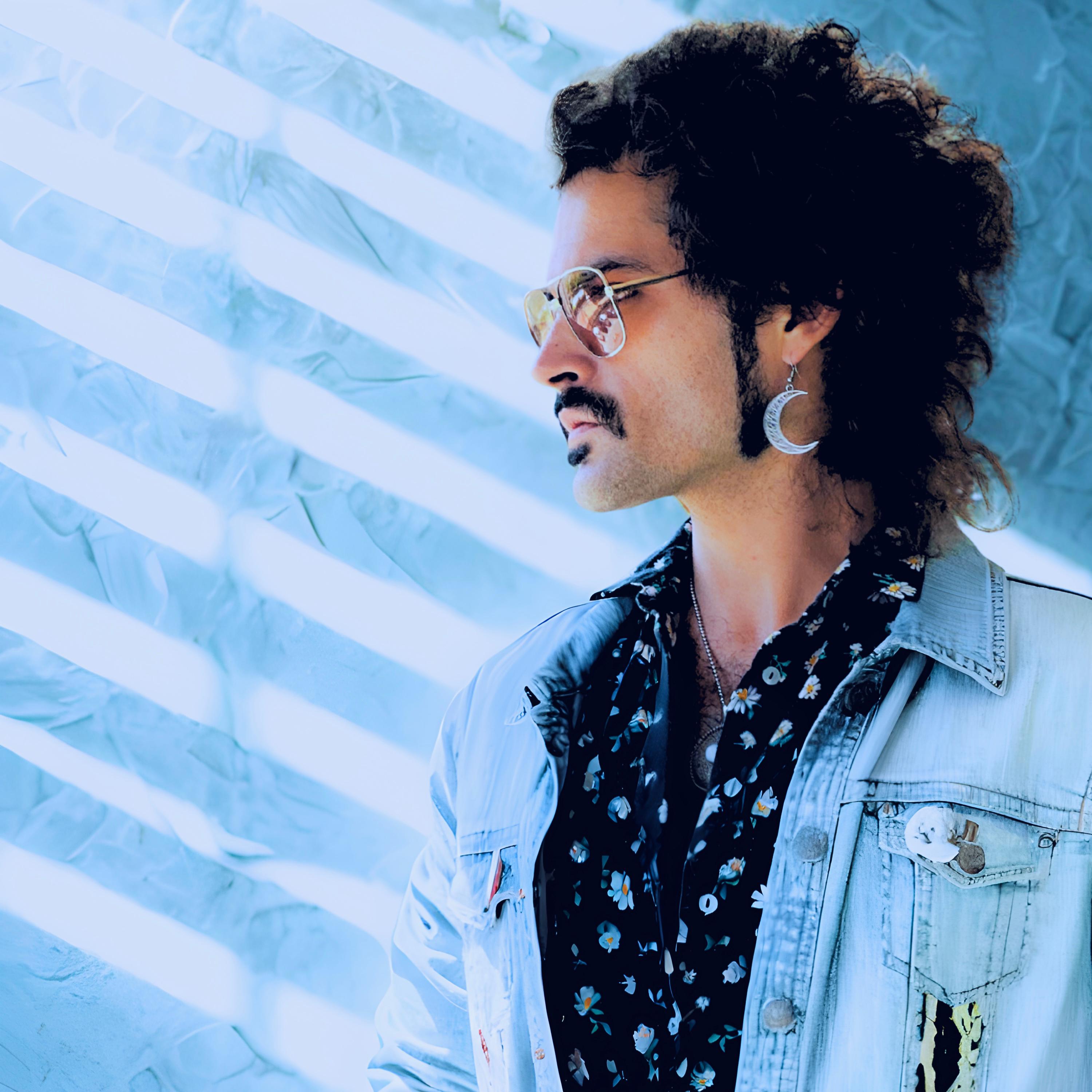 El artista pilareño 'Silver' nos presenta 'Oh Sara!', el segundo single de su nuevo disco grabado en Sevilla con Álvaro Suite El artista pilareño 'Silver' nos presenta 'Oh Sara!', el segundo single de su nuevo disco grabado en Sevilla con Álvaro Suite