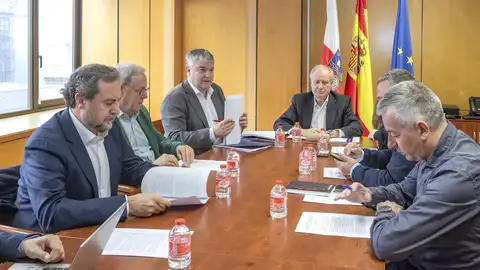 Los consejeros de Economía, Hacienda, Fondos Europeos y Financiación Autonómica, Luis Ángel Agüeros, y de Industria, Empleo, Innovación y Comercio, Eduardo Arasti, asisten a la Comisión Permanente del Consejo de Diálogo Social Los consejeros de Economía, Hacienda, Fondos Europeos y Financiación Autonómica, Luis Ángel Agüeros, y de Industria, Empleo, Innovación y Comercio, Eduardo Arasti, asisten a la Comisión Permanente del Consejo de Diálogo Social