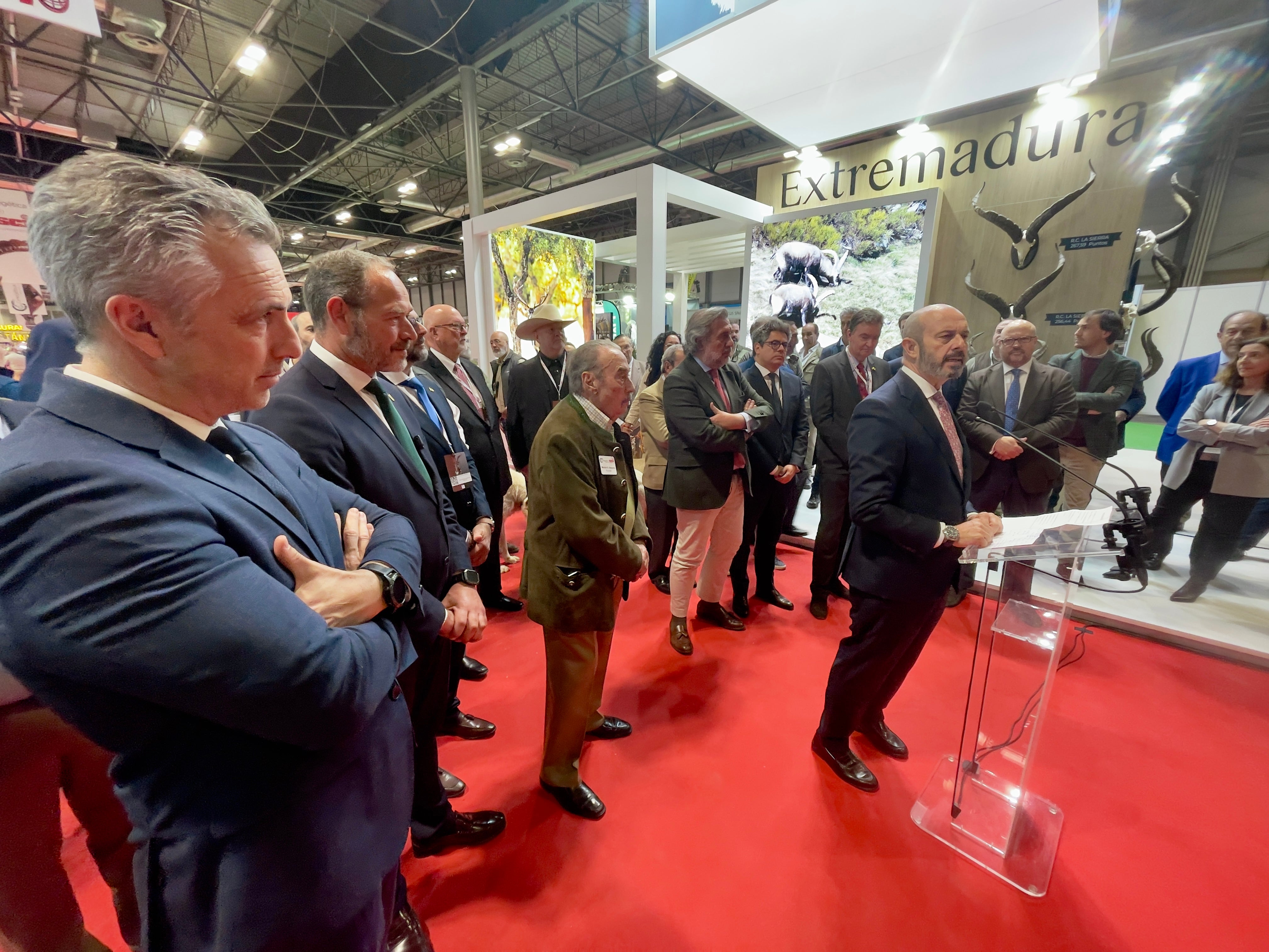 "Extremadura es el destino preferido para muchos cazadores españoles", destacaba el Consejero en la mayor feria cinegética de España "Extremadura es el destino preferido para muchos cazadores españoles", destacaba el Consejero en la mayor feria cinegética de España
