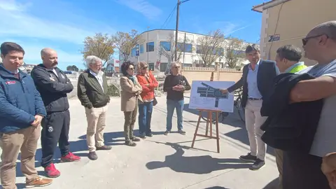 Vecinos y empresarios de Villajoyosa conocen el proyecto de la nueva rotonda del PP 33 Vecinos y empresarios de Villajoyosa conocen el proyecto de la nueva rotonda del PP 33