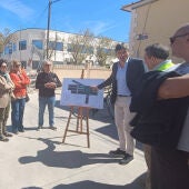 Vecinos y empresarios de Villajoyosa conocen el proyecto de la nueva rotonda del PP 33