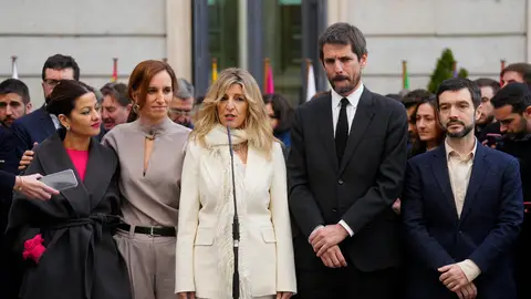 La vicepresidenta segunda y ministra de Trabajo y Economía Social Yolanda Díaz (c), acompañada de los demás ministros de Sumar, Sira Rego (i-d), Mónica García, Ernest Urtasun y Pablo Bustindy en una imagen de archivo. La vicepresidenta segunda y ministra de Trabajo y Economía Social Yolanda Díaz (c), acompañada de los demás ministros de Sumar, Sira Rego (i-d), Mónica García, Ernest Urtasun y Pablo Bustindy en una imagen de archivo. EFE/ Borja Sanchez-Trillo