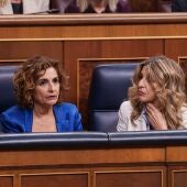 María Jesús Montero y Yolanda Díaz en el Congreso de los Diputados