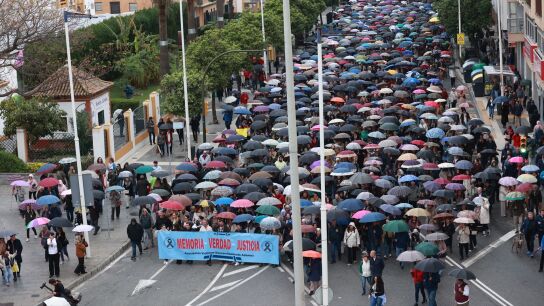Miles de personas se manifiestan en Huelva exigiendo "justicia ya" por Adamuz: "No merecemos un final as&iacute;"