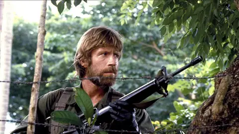 El actor Chuck Norris en la película 'Desaparecido en combate' 1984 dirigida por Joseph Zito. El actor Chuck Norris en la película 'Desaparecido en combate' 1984 dirigida por Joseph Zito.