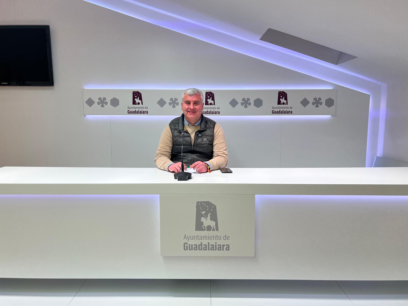 El PP pedirá en una moción que se paralice el cierre de la oficina de correos de Eduardo Guitián en Guadalajara El PP pedirá en una moción que se paralice el cierre de la oficina de correos de Eduardo Guitián en Guadalajara