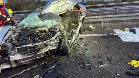 El hombre fallecido en el accidente de la A5 en Torrefresnesda había robado el coche en Zalamea y conducía en dirección contraria El hombre fallecido en el accidente de la A5 en Torrefresnesda había robado el coche en Zalamea y conducía en dirección contraria