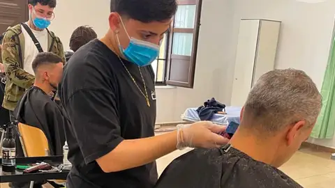 Cáritas Almería impulsa un servicio de peluquería para personas sin hogar en el centro Mambré https:img-cms.atresmedia.tech/clipping/images/2026/03/20/90455520-FEED-40E2-97E2-2E8B99B3FF5E/default.jpg