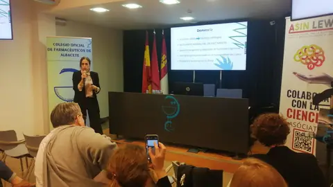 Jornada sobre la detección y el manejo de síntomas de la demencia con cuerpos de Lewy en las farmacias Jornada sobre la detección y el manejo de síntomas de la demencia con cuerpos de Lewy en las farmacias