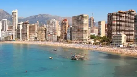Benidorm mantiene una alta ocupación hotelera en marzo gracias al turismo británico e irlandés Benidorm mantiene una alta ocupación hotelera en marzo gracias al turismo británico e irlandés