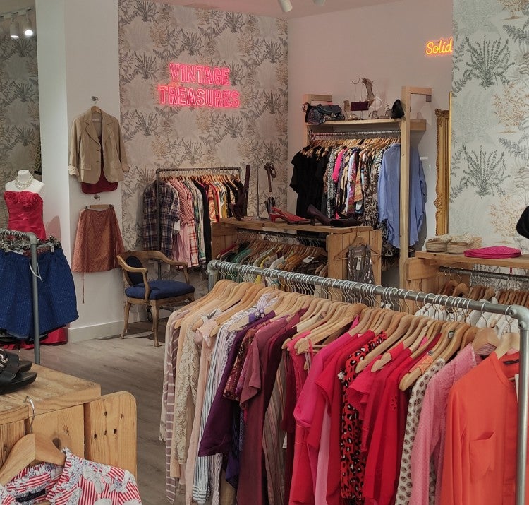 La campaña “Prendas con historia” de Joan by Cudeca llega para impulsar la moda sostenible y la reutilización La campaña “Prendas con historia” de Joan by Cudeca llega para impulsar la moda sostenible y la reutilización