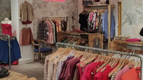 interior de una tienda Joan by Cudeca de la Fundación Cudeca interior de una tienda Joan by Cudeca de la Fundación Cudeca