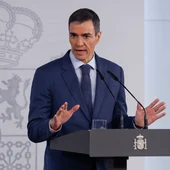 El presidente del Gobierno, Pedro Sánchez, durante su comparecencia este viernes tras finalizar la reunión del Consejo de Ministros extraordinario en la Moncloa. EFE/Javier Lizón El presidente del Gobierno, Pedro Sánchez, durante su comparecencia este viernes tras finalizar la reunión del Consejo de Ministros extraordinario en la Moncloa. EFE/Javier Lizón