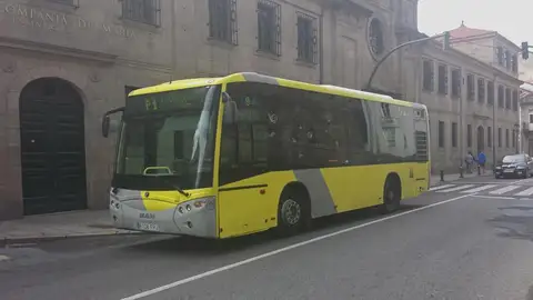 La alcaldesa de Santiago Goretti Sanmartín destaca que el proceso de contratación del transporte urbano continúa con la presentación de cinco empresas y se compromete a que el autobús irá a Busto La alcaldesa de Santiago Goretti Sanmartín destaca que el proceso de contratación del transporte urbano continúa con la presentación de cinco empresas y se compromete a que el autobús irá a Busto
