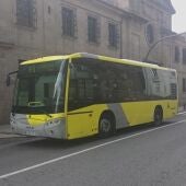 La alcaldesa de Santiago Goretti Sanmartín destaca que el proceso de contratación del transporte urbano continúa con la presentación de cinco empresas y se compromete a que el autobús irá a Busto