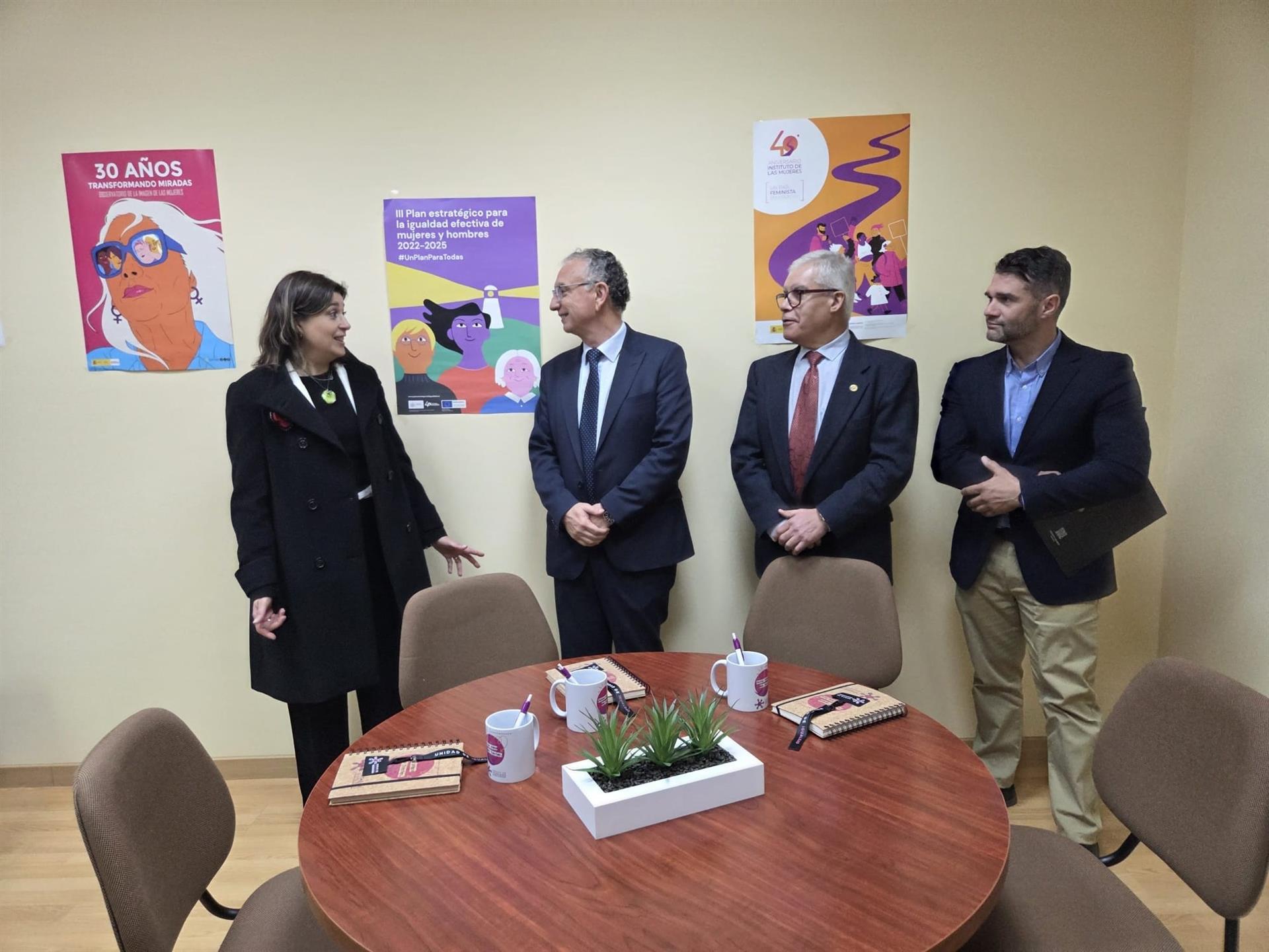 La UEx pone en marcha una Red de Puntos Violetas en colaboración con la Delegación del Gobierno La UEx pone en marcha una Red de Puntos Violetas en colaboración con la Delegación del Gobierno